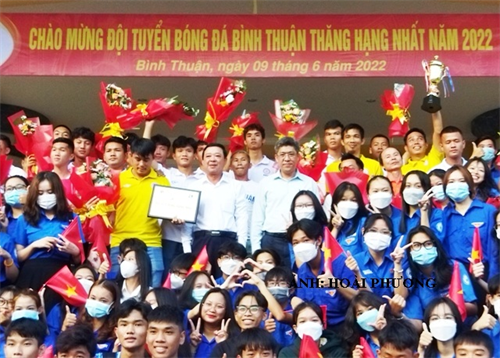 Chào mừng đội bóng đá Bình Thuận thăng hạng Nhất quốc gia